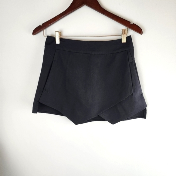 Aqua Women’s Black Envelope Skirt With Built in Shorts And Pockets Size Small - Picture 2 of 7